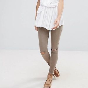 Free People Destroyed Knee Skinny Jeans 27